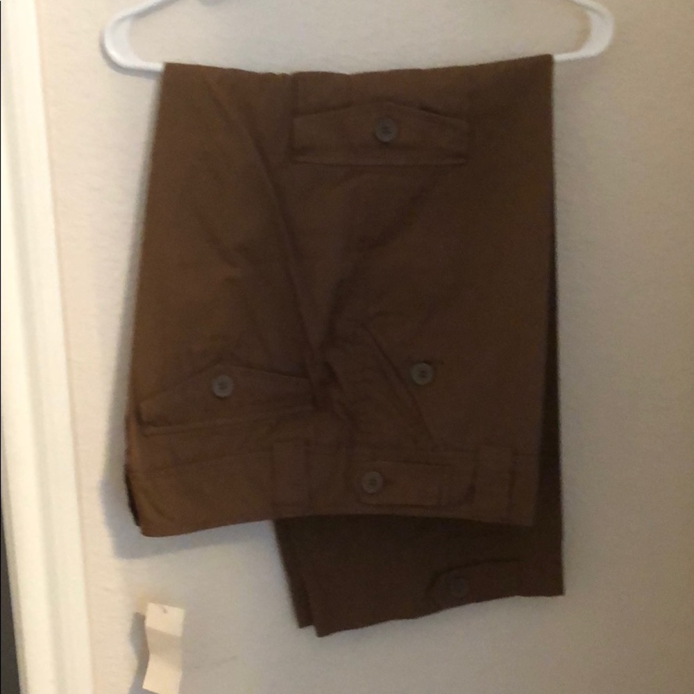 Brown capris